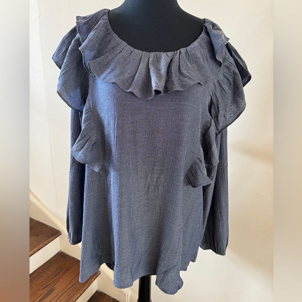 Rethm dark navy woven ruffle sleeve/side and neckline detail boho style top. NWT